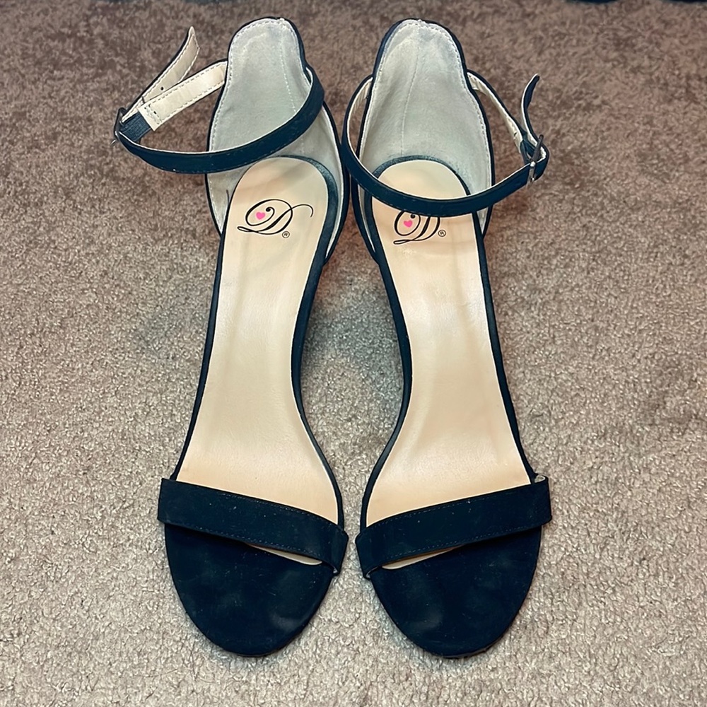 D womens black heels size 7.5